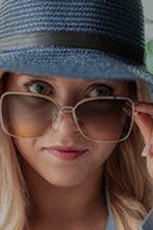 Elle Season 1 Episode 3 - Poster